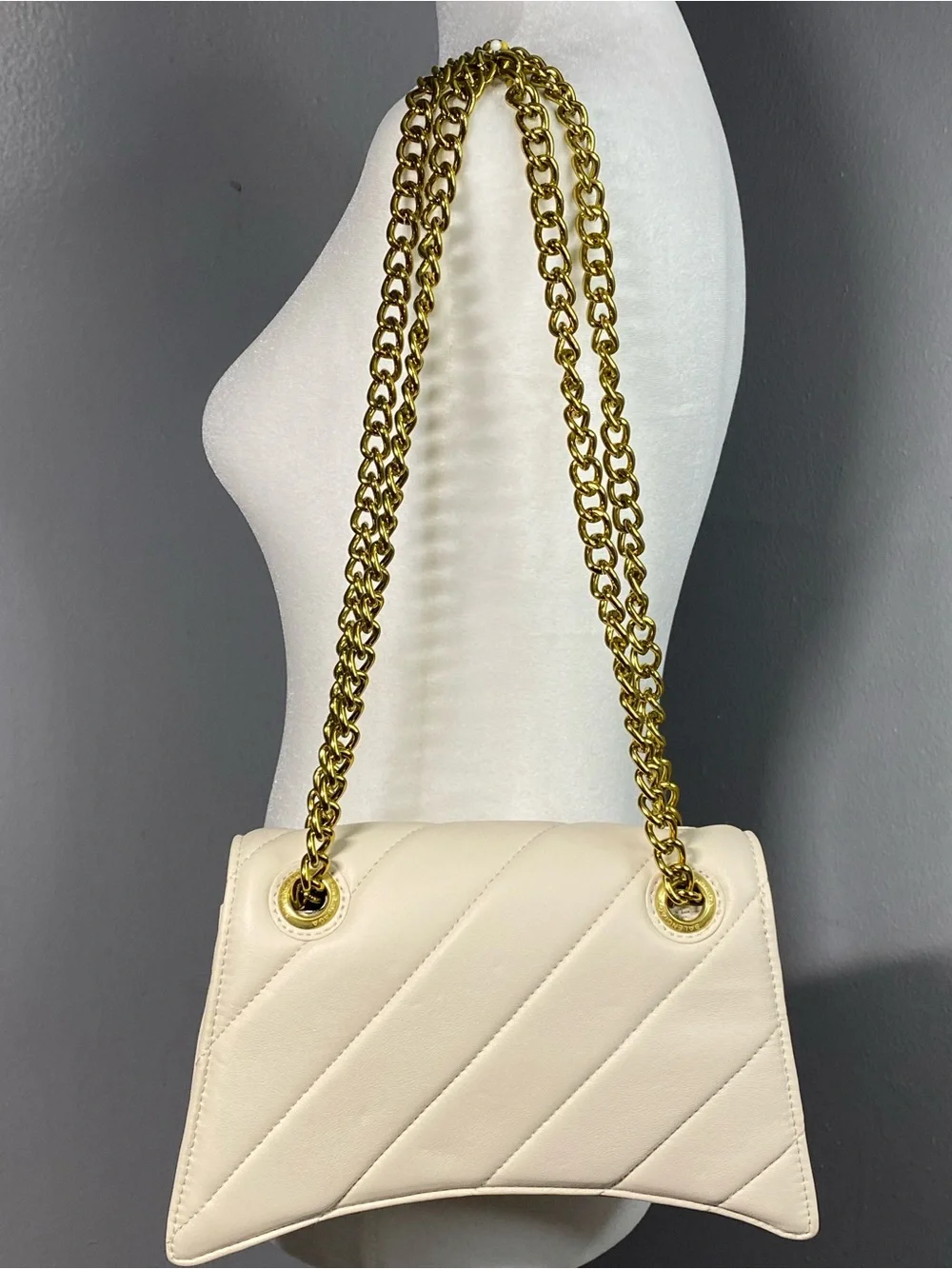 Hourglass Cream Quilted Gold Chain-Strap Shoulder Bag
